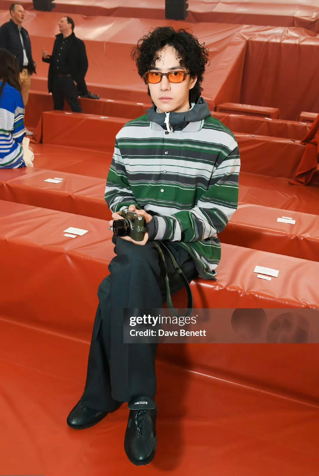 王一博现身巴黎时装周的鳄鱼Lacoste品牌秀场