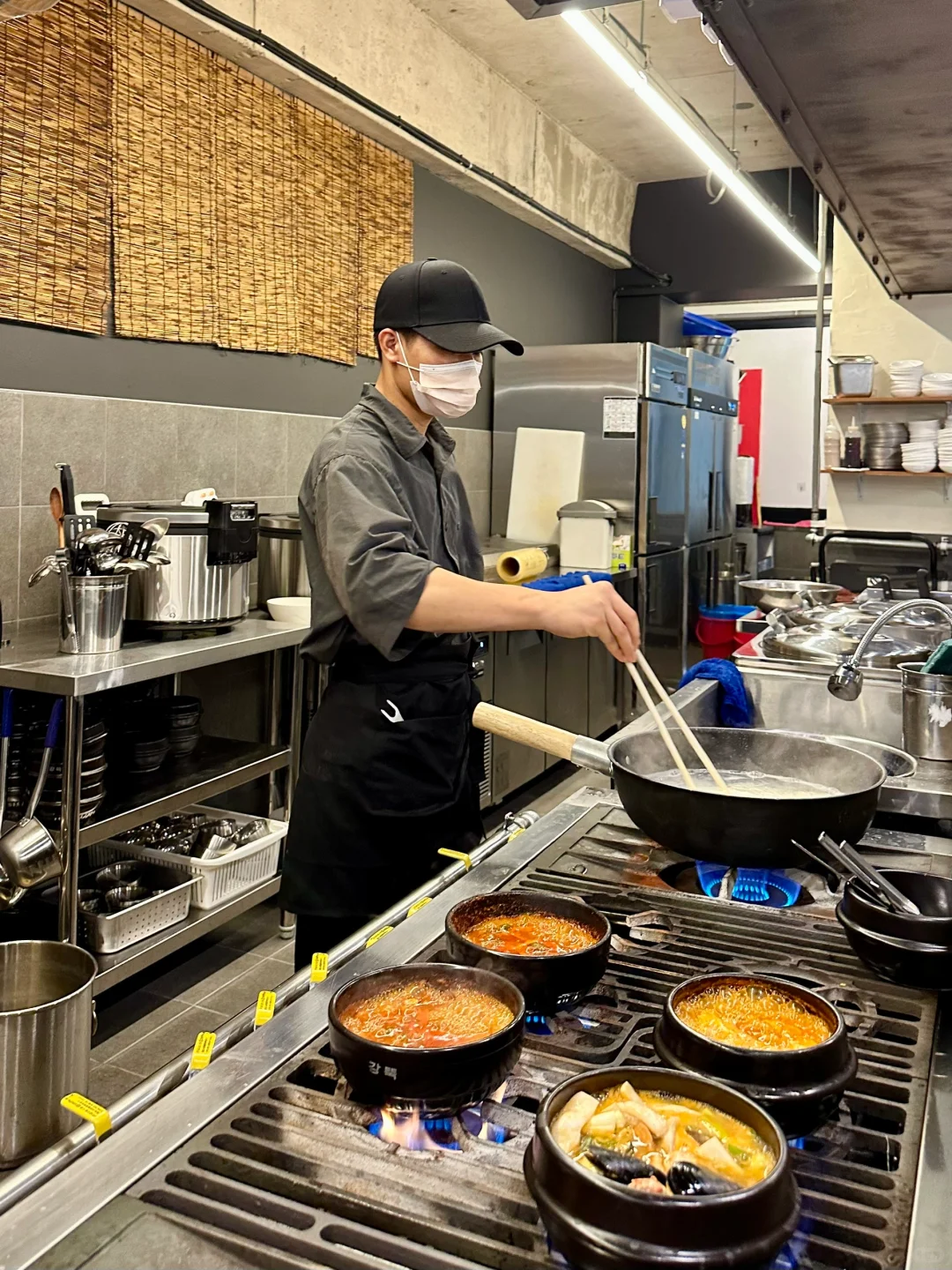 济州岛市区🇰🇷后劲zui大的一顿烤黑猪肉！ . 济州岛君悦附近！全...