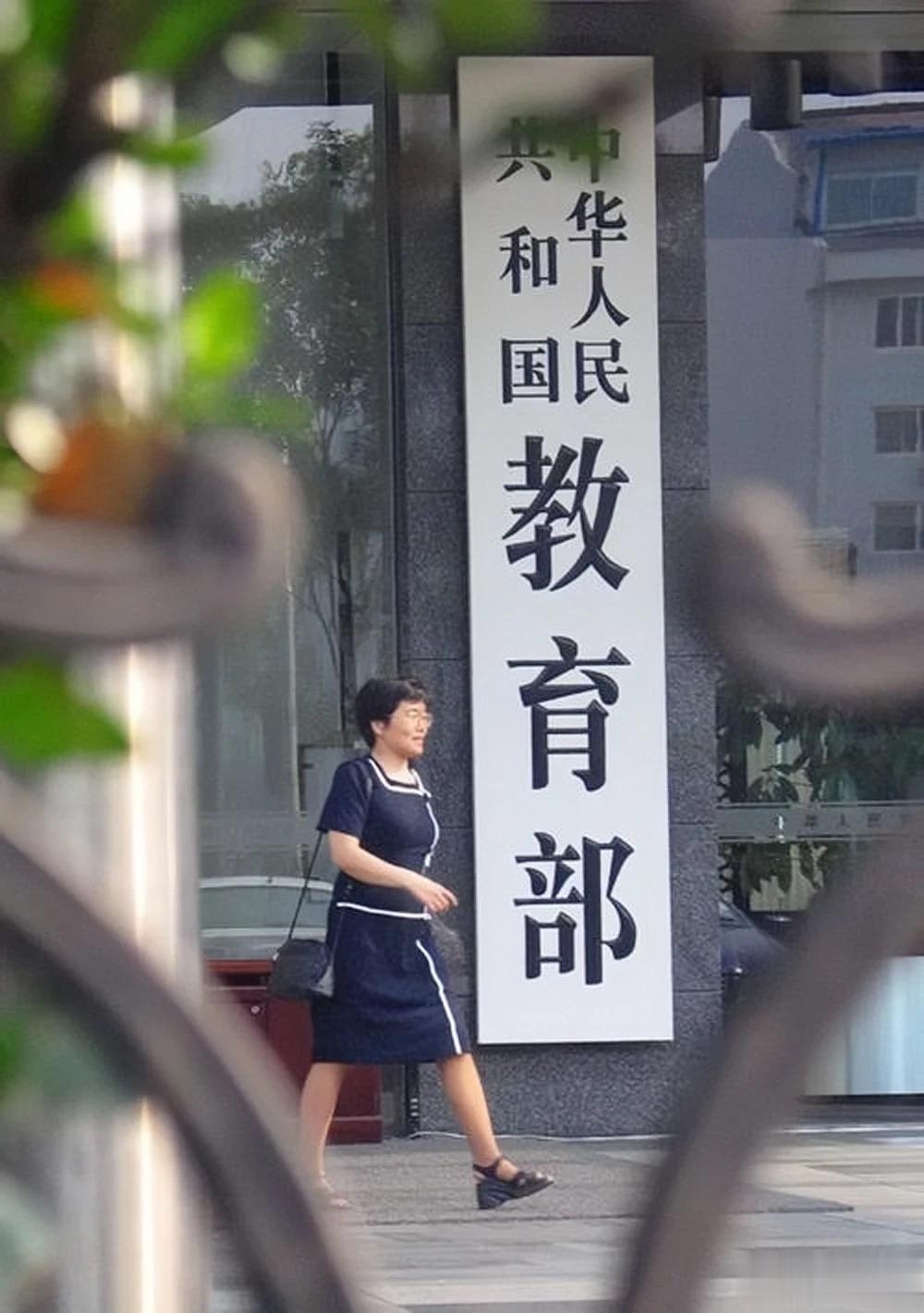 教育部对国外留学生的态度，正在悄然发生改变！

刚开始，教育部定制了高校评价标准