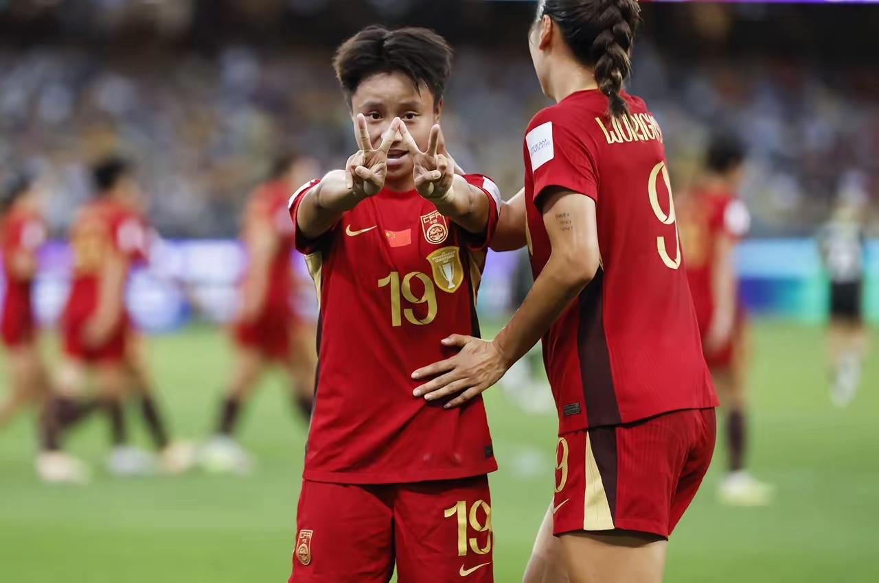 中国女足遗憾的输给了澳大利亚，无缘亚洲杯决赛！
为什么说遗憾呢！
一是中国女足的