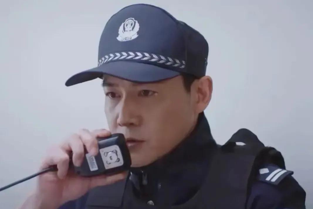 昨晚《人民警察》境外逮捕李东安、机场扣押刘广胜、会所抓捕梁震，收网行动剧情像纪录