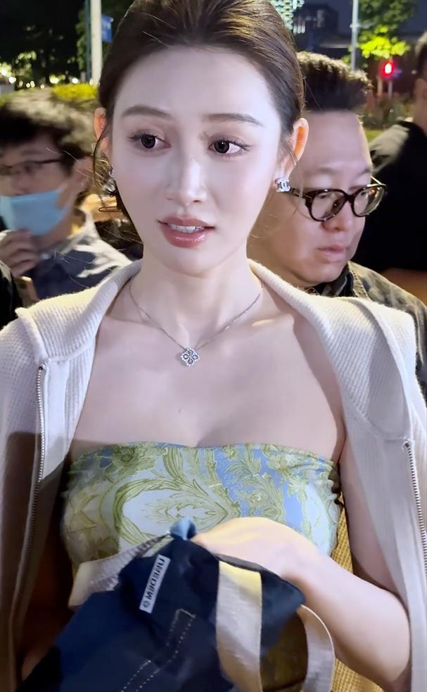 这么多一万张，这是第一批。我在群里说了，这是当时他都给气的。