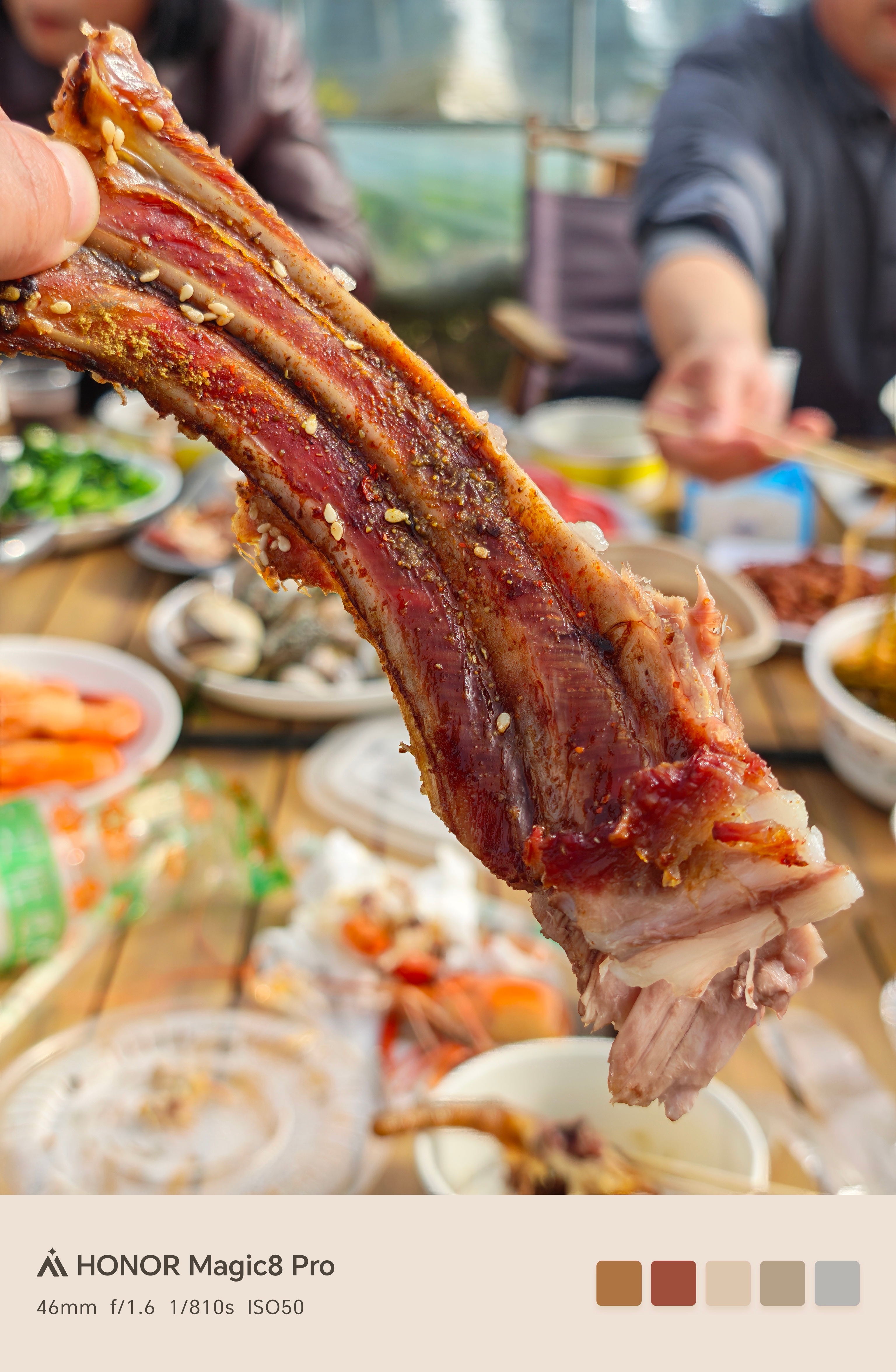 团建中的美味，只需要荣耀Magic8 Pro略微出手，绝对谁看了都要垂涎三尺，还