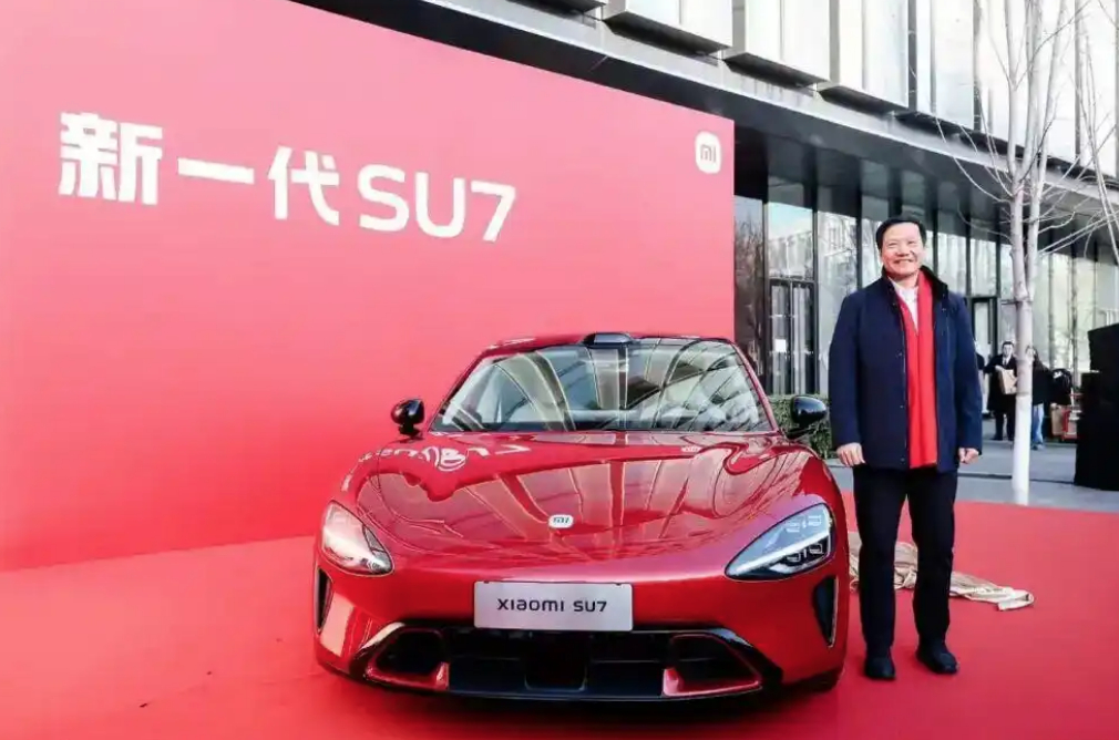 雷军公布新一代SU7新颜色赤霞红 