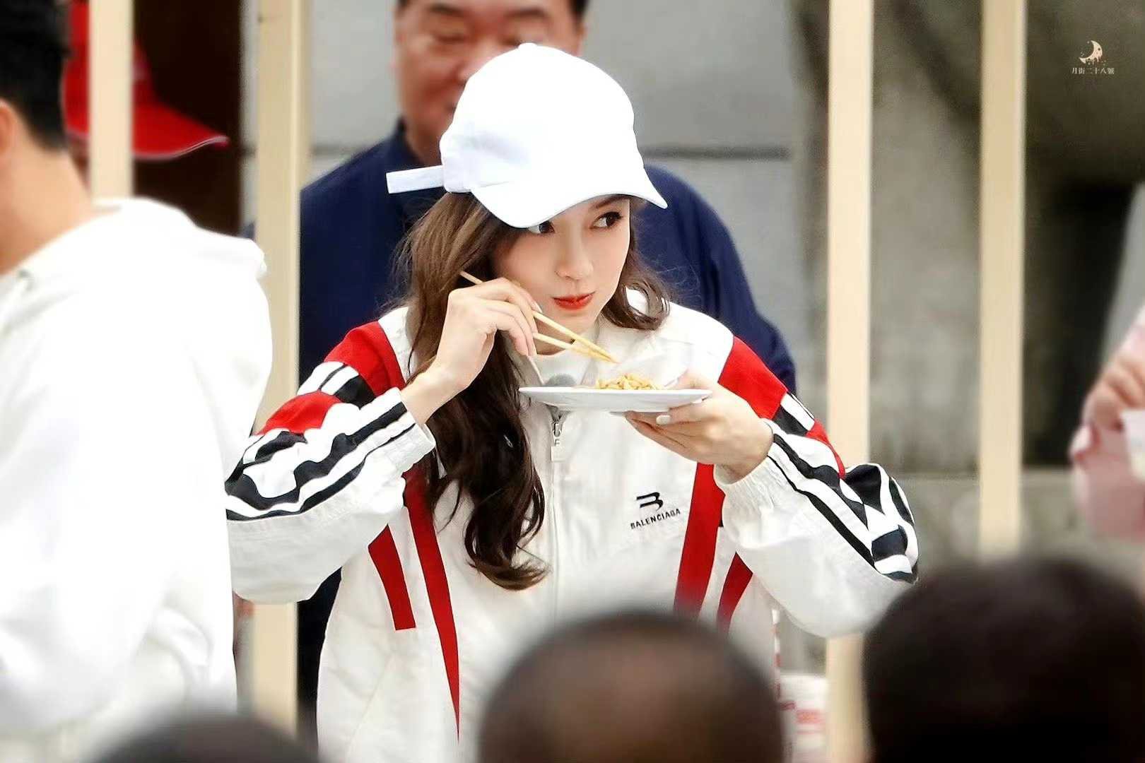 angelababy angelababy 在彼此江南烟雨里种下玫瑰，在信仰与黎