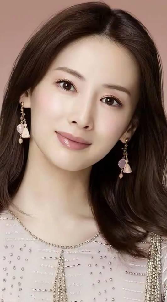 北川景子，日本知名女演员、模特，明治大学高材生 。凭借《美少女战士》火野丽一角出