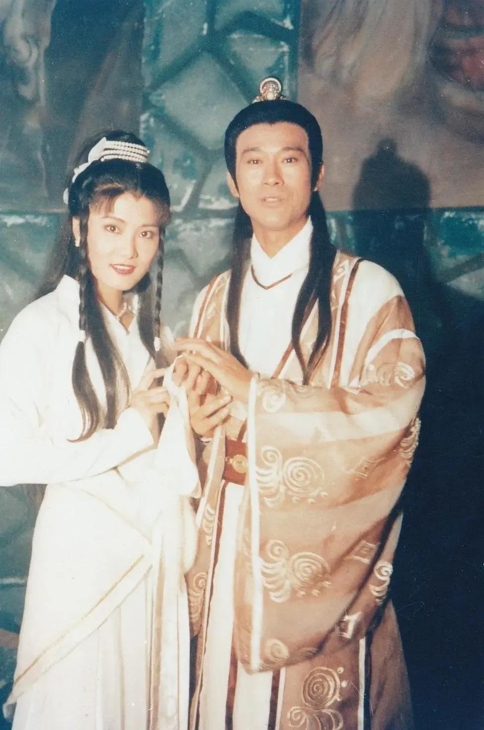 1995年随着古龙小说《楚留香传奇》改编的电视剧《香帅传奇》播出，男主角楚留香的