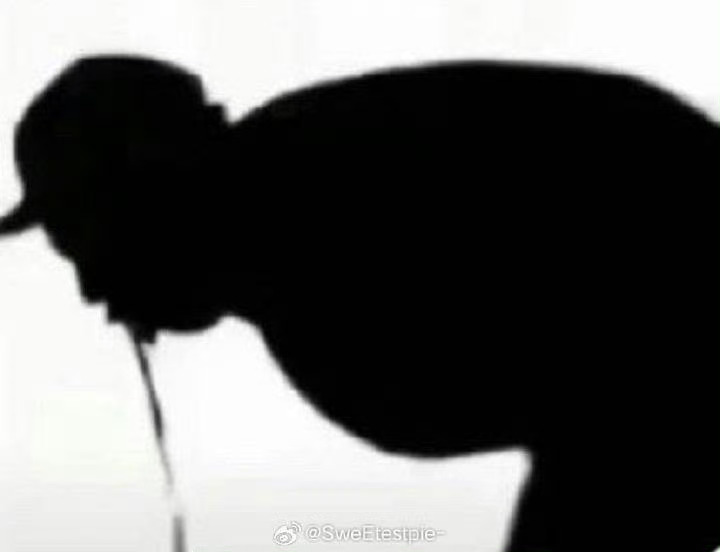 我看完老套便秘式的回归物料: 