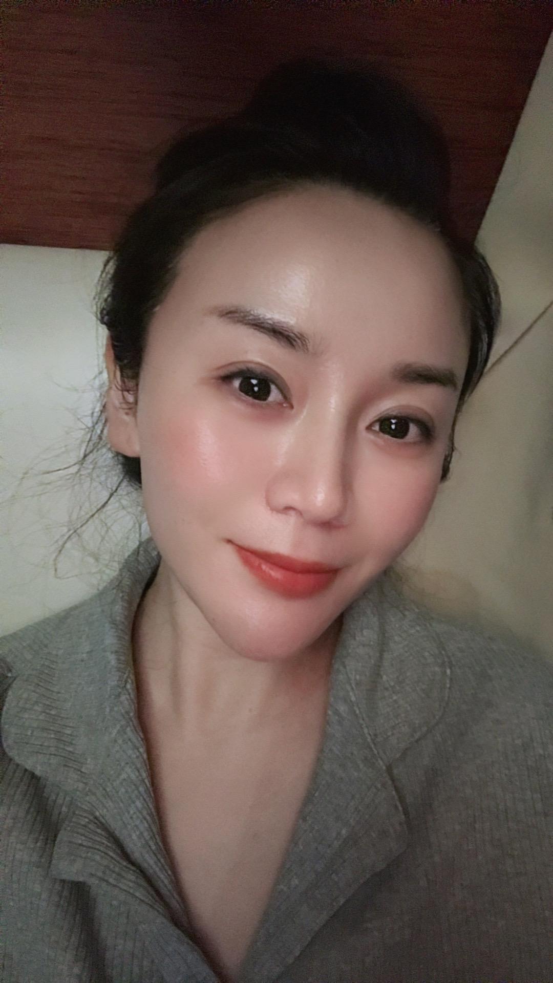 真实对待自己，对待他人，对待生活，对待身边的一切…心安 无悔～虽然有点...