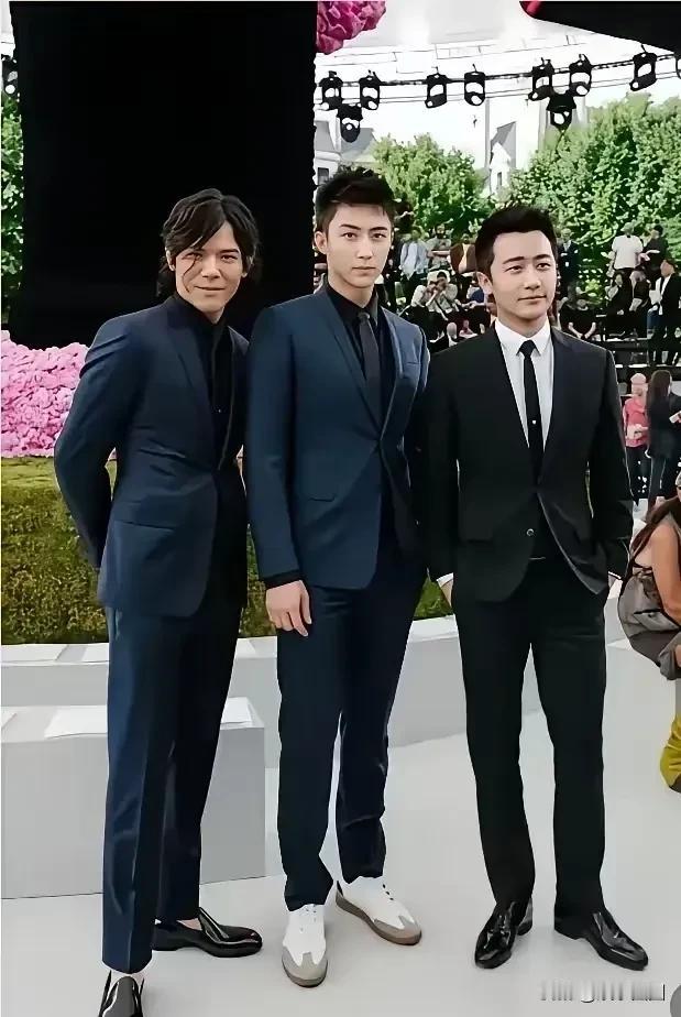 这P的也太过了吧
把中间这位看成了林志颖的脸，黄景瑜的身材