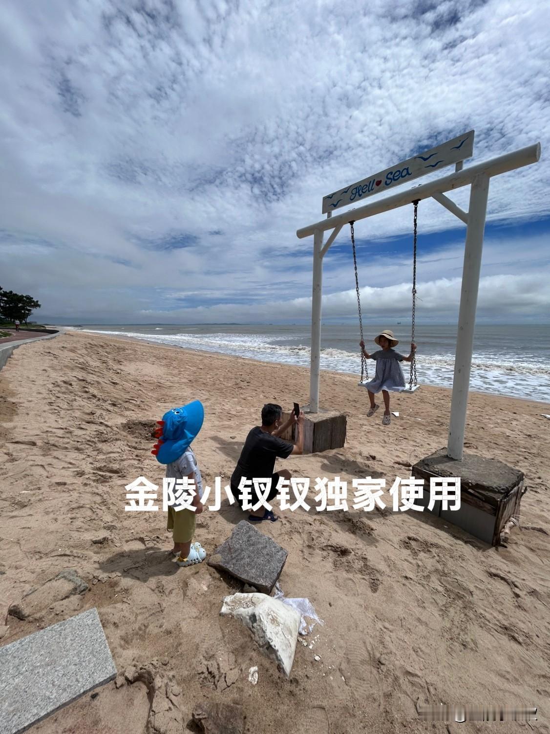 上午10点半雨停了，俩老带着俩小开车出门了，我想去露天大集看看，到那里已经11点