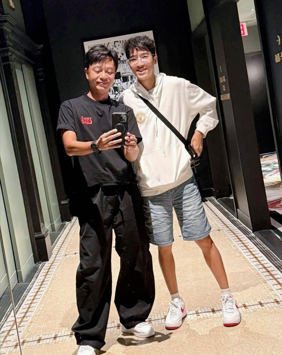 李克勤父子同框，儿子长相被调侃像年轻时刘翔 ​​​