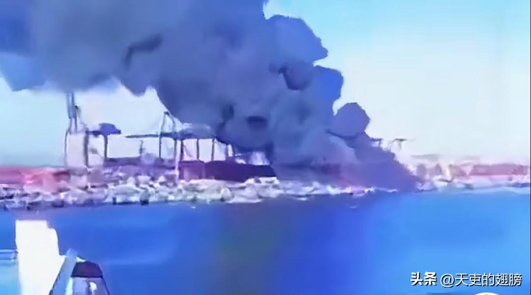 那些禁烧秸秆的环保人士，赶紧拿个塑料袋把那些烟给兜住，不要污染了大气，要是把空气