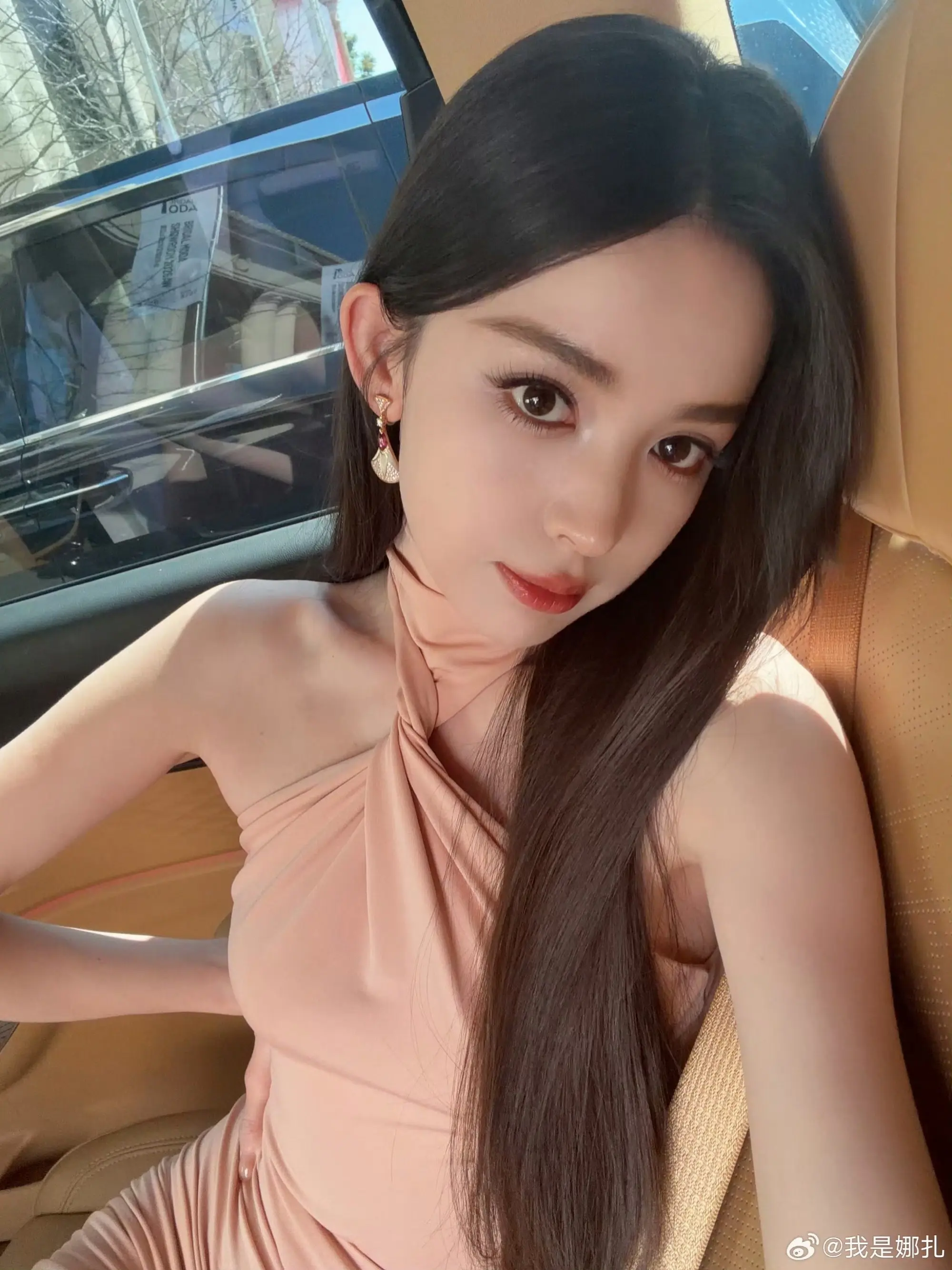 娜扎。