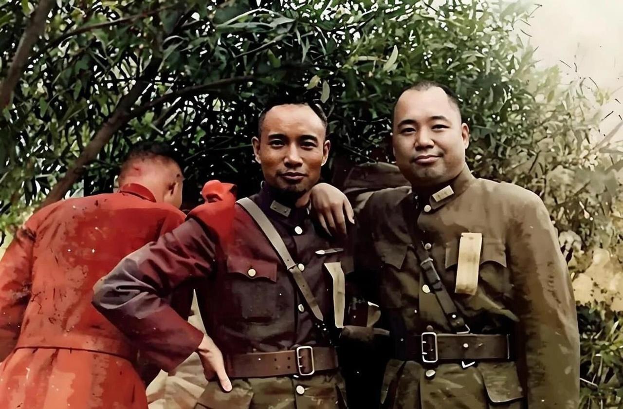 这两位国军抗战将领，一位是黄维将军？另外一位呢？

致敬抗战先辈，传承抗战精神！