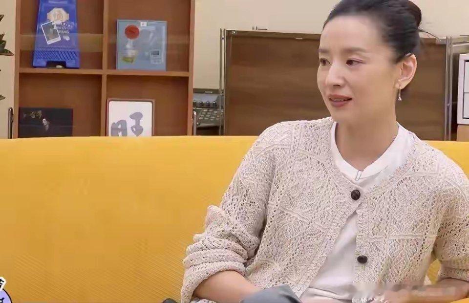 45岁董洁首谈儿子：总吃外卖，拒绝拍戏邀请，接受17岁儿子谈恋爱 ​​​
