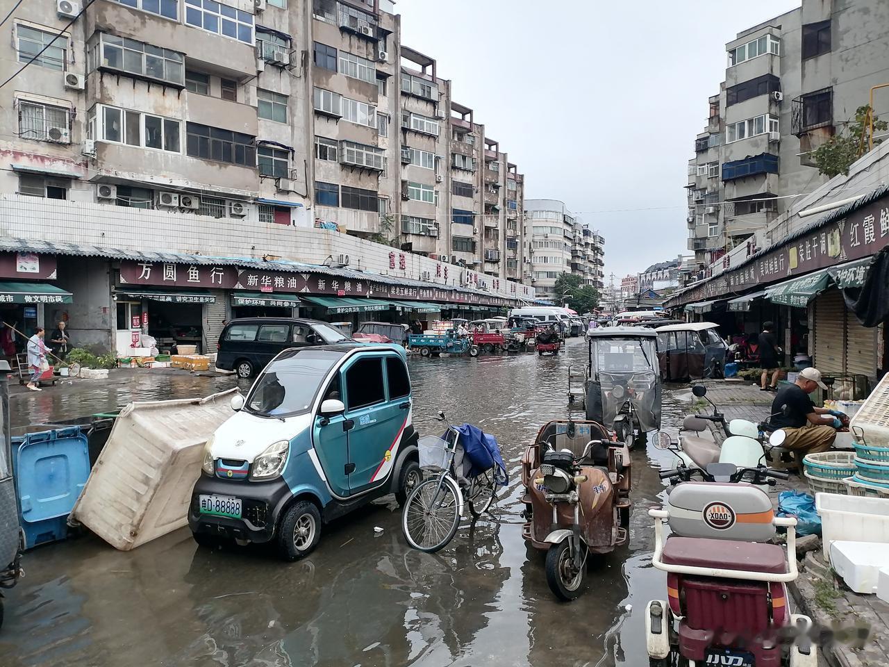 开封市胭脂河在60年代确实有一条河，70年代因为改善道路把胭脂河给埋上了，昨天下