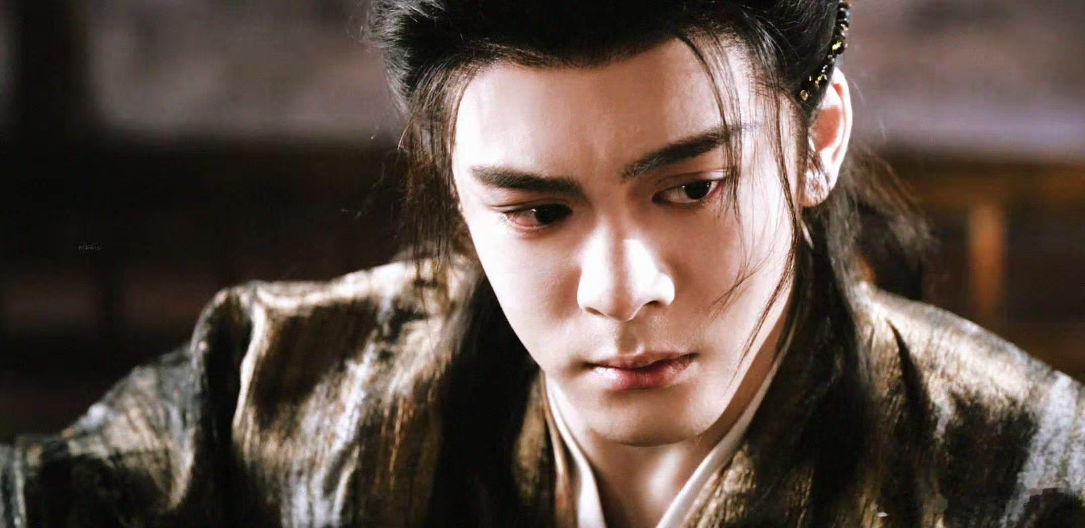 德塔文谈曾舜晞曾舜晞在新剧里的打戏也太帅了叭！动作干脆利落，这武侠感妥妥拿捏了，