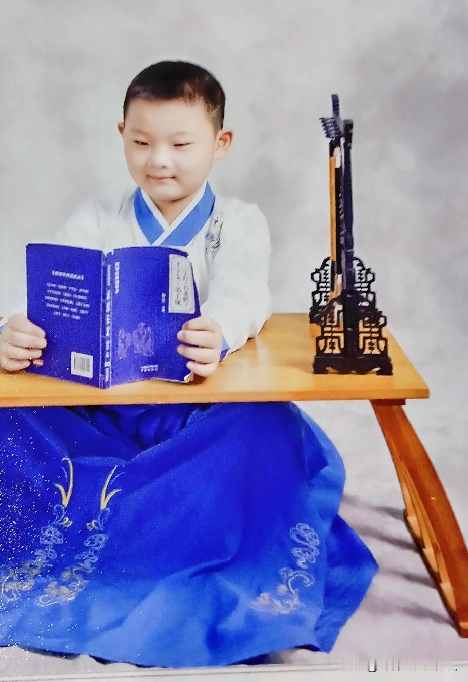 幼儿园的孩子还没有安全意识，还没有辨别是非对错的能力。如果是小区内的幼儿园相对好