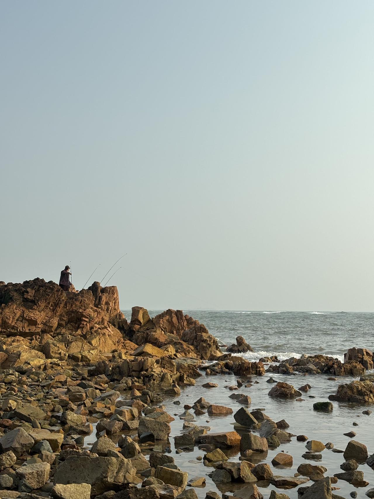 这两个字是：

“正常”
这个词在孤独的人嘴里出现频率最高。

深夜急诊室，男人