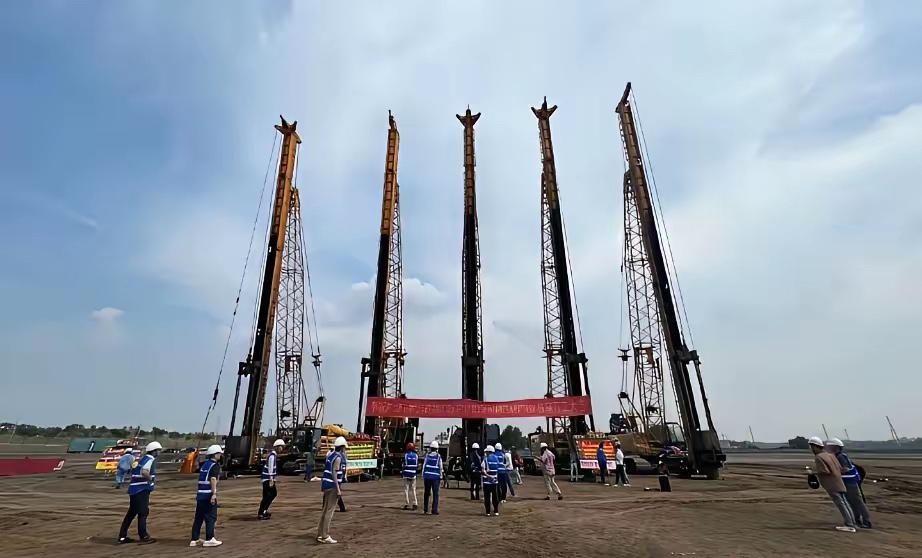 美日菲本来在南海搞了一场七国的军演，结果却变成了八国军演。

原来是中国强制加入