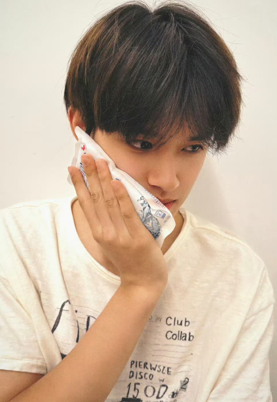 张极拔拔掉了坏坏的智齿，还拍了视频记录下来给大家看～～ 