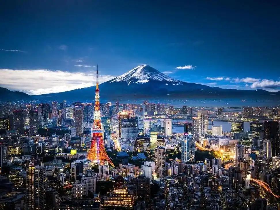 日本这选举频率简直高得离谱。短短1年零4个月就有三场全国性大选，自民党还在期间搞