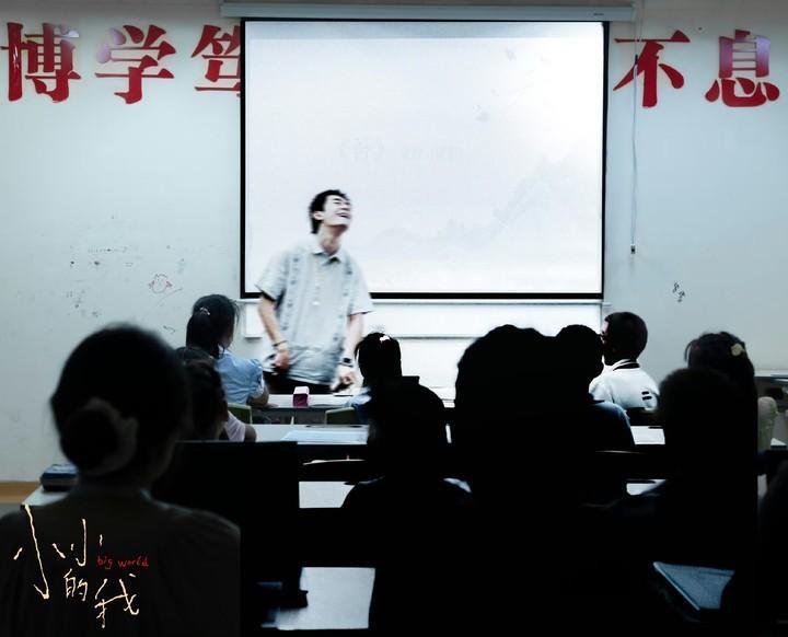 娱乐[超话]  易烊千玺阳光雨露还在就不应自馁  易烊千玺诗人告诉我  苔花如米