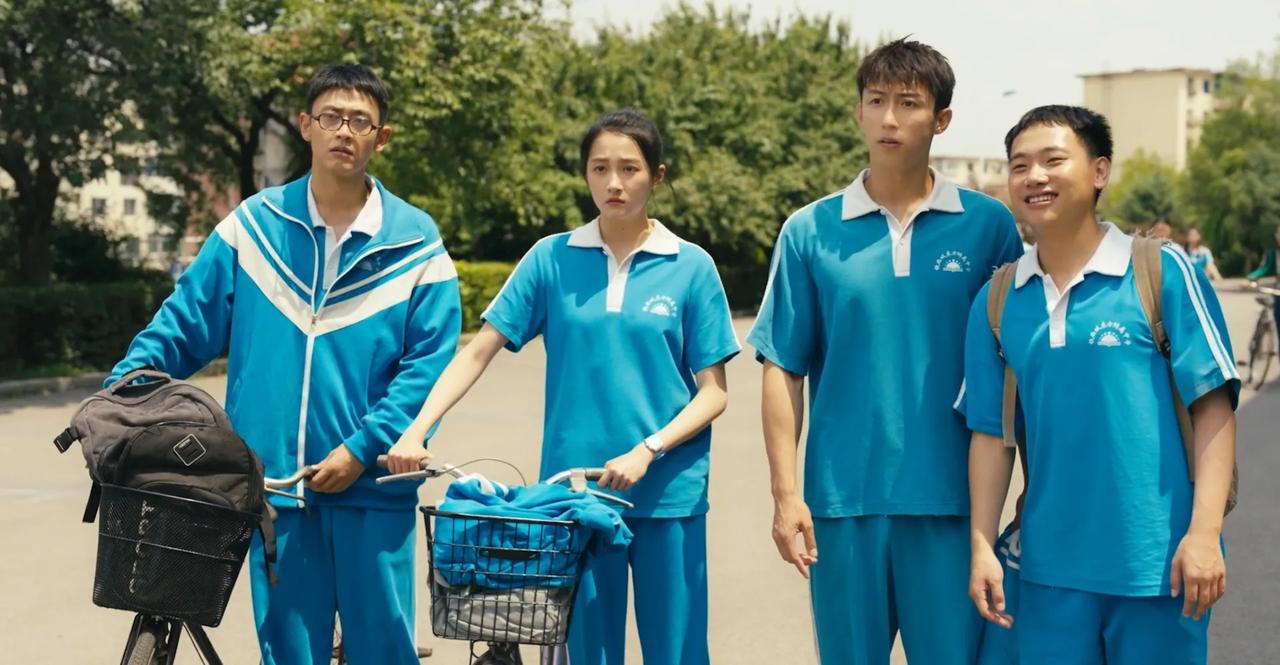 《岁月有情时》制片人和关晓彤粉丝吵起来了！

粉丝说原著被魔.改，严晓丹好好的女