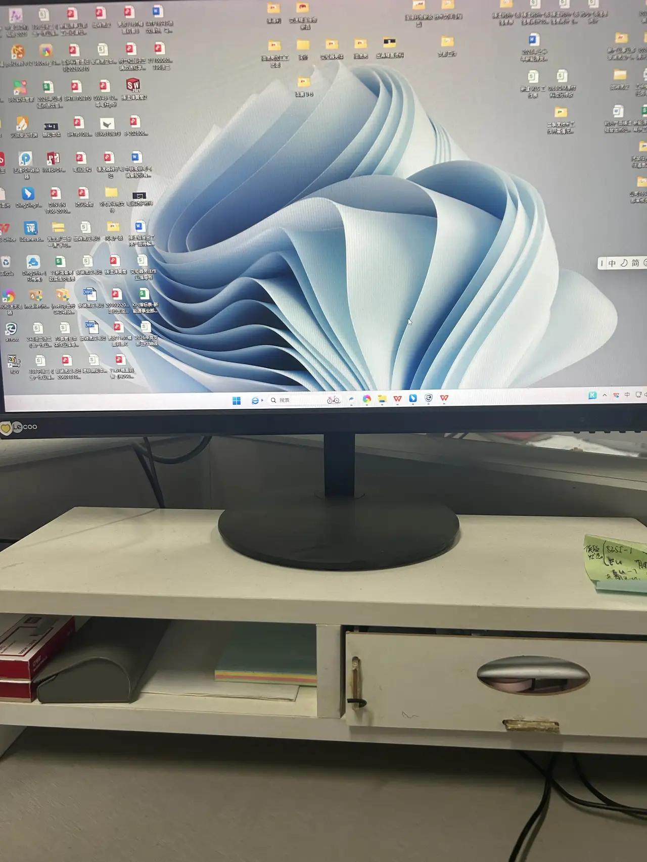 公司“上四休三”但降工资你愿意吗 公司“上四休三”但降工资，这事儿还挺让人纠结的