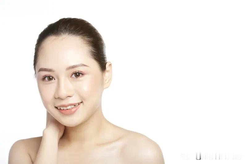 年轻女性会不会喜欢40岁男人，根本不是年龄数字说了算。
前阵子认识的96年姑娘，