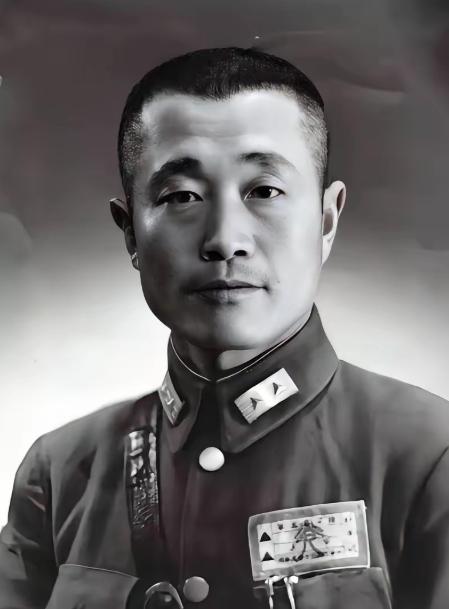 淮海战役，杜聿明被重重围困，蒋介石2次派了飞机来接，可杜聿明却不肯上飞机，为何？