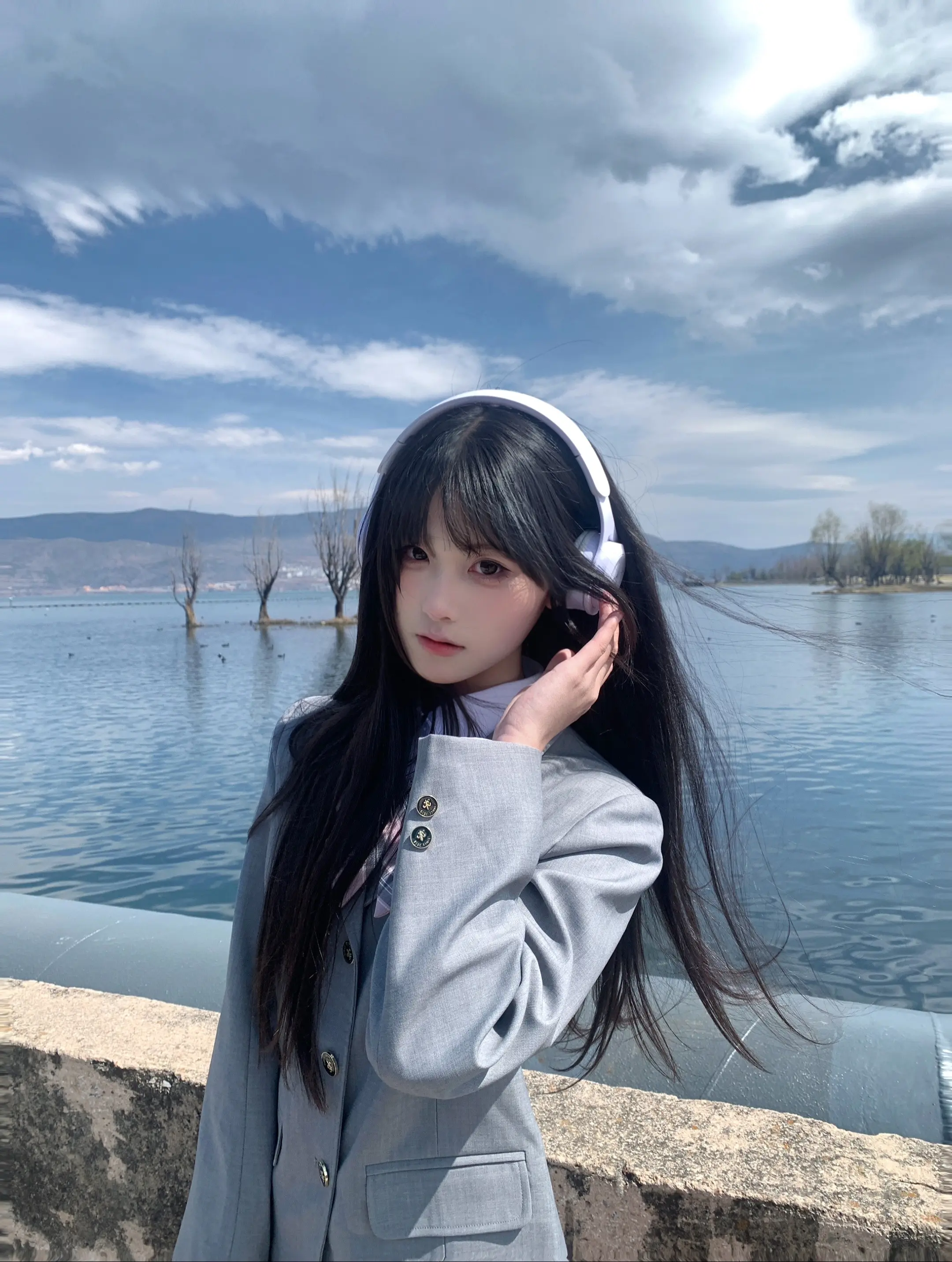你身后是光。