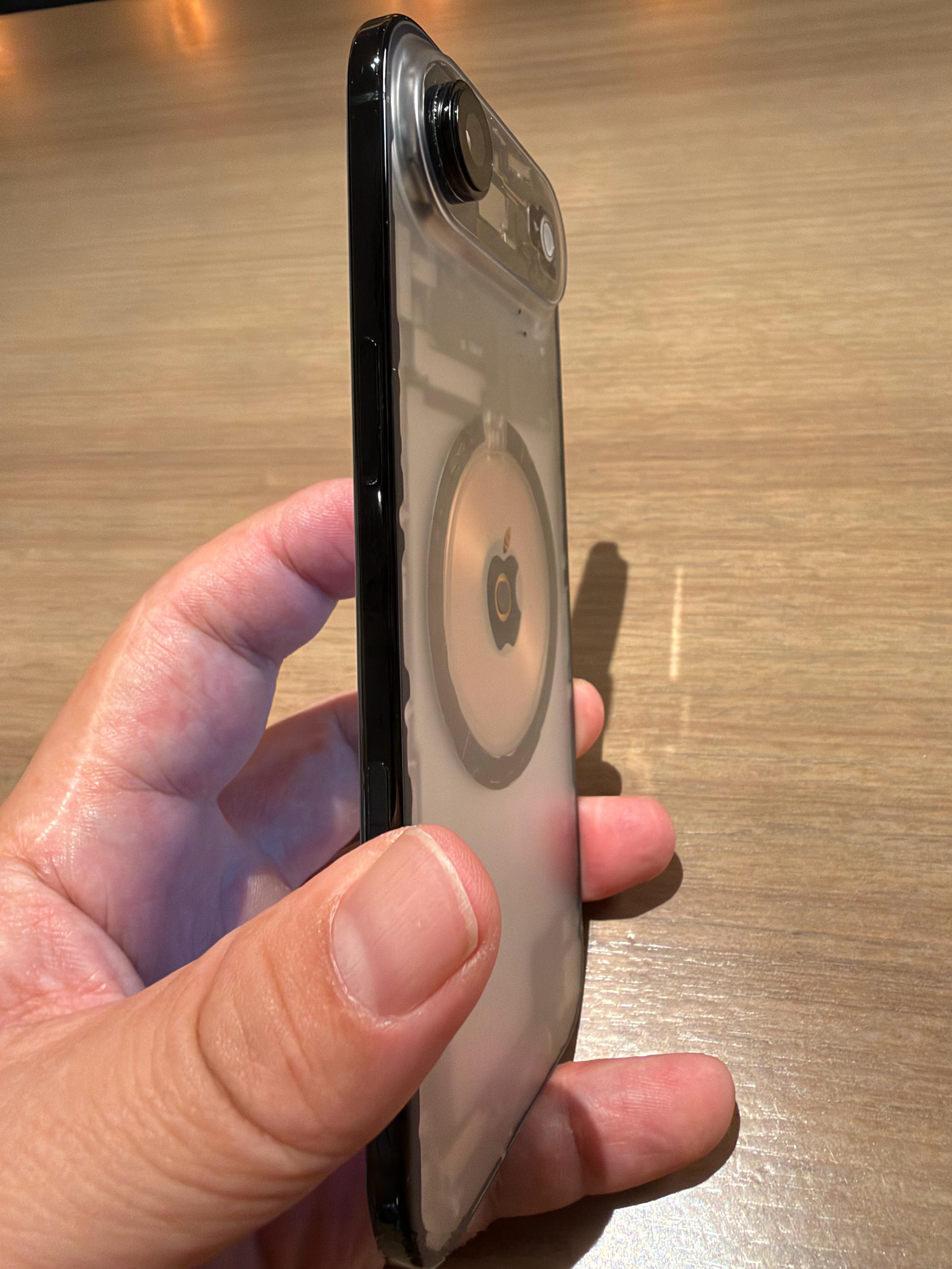iPhone Air 脱皮色 ，带sim卡槽版，钛合金龙骨手感就是好。 