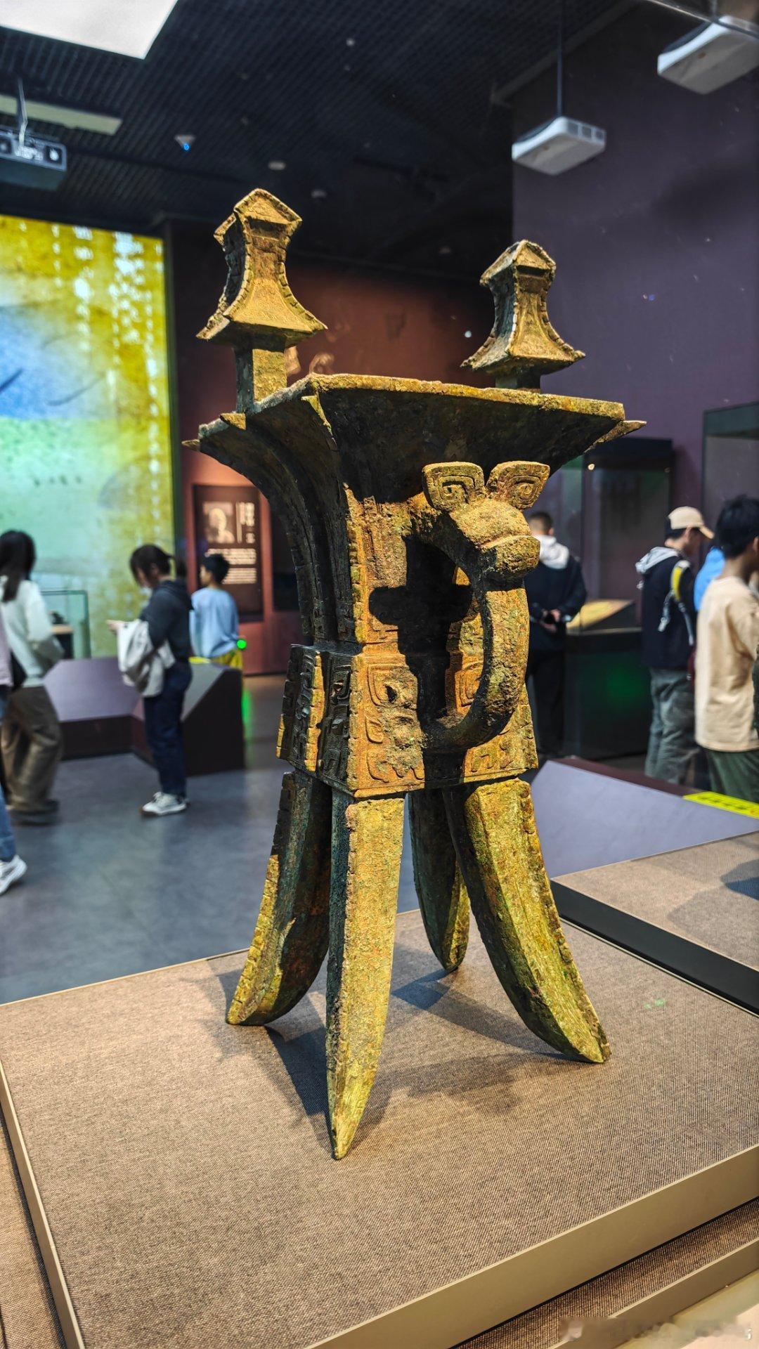 逛逛博物馆，虽然臭小子很不敢兴趣吧。真没想到这么多国宝就在家门口。  ​​​