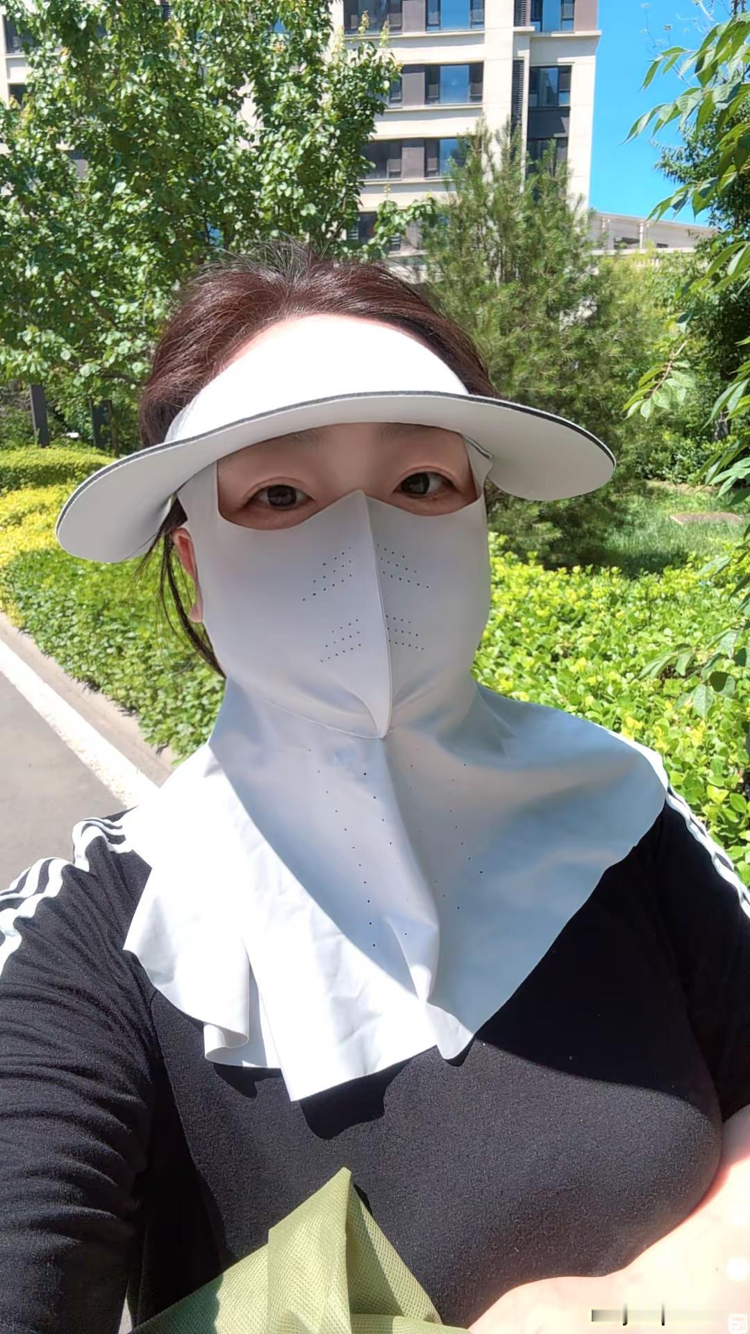 我偷偷摸摸的像做贼一样出门了