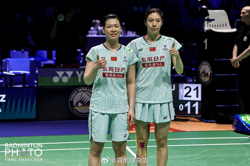 鲍骊婧/罗徐敏赢得德国赛女双冠军21比16、21比16战胜队友李怡婧/王漪朵世说