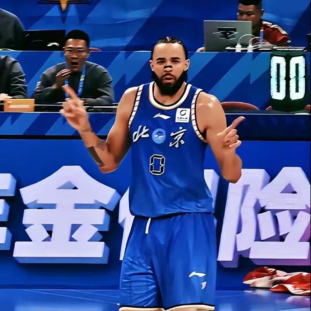 昨晚回到主场的北京北汽用一场惨败让上海久事拿到赛点，距离晋级总决赛只差一步之遥。