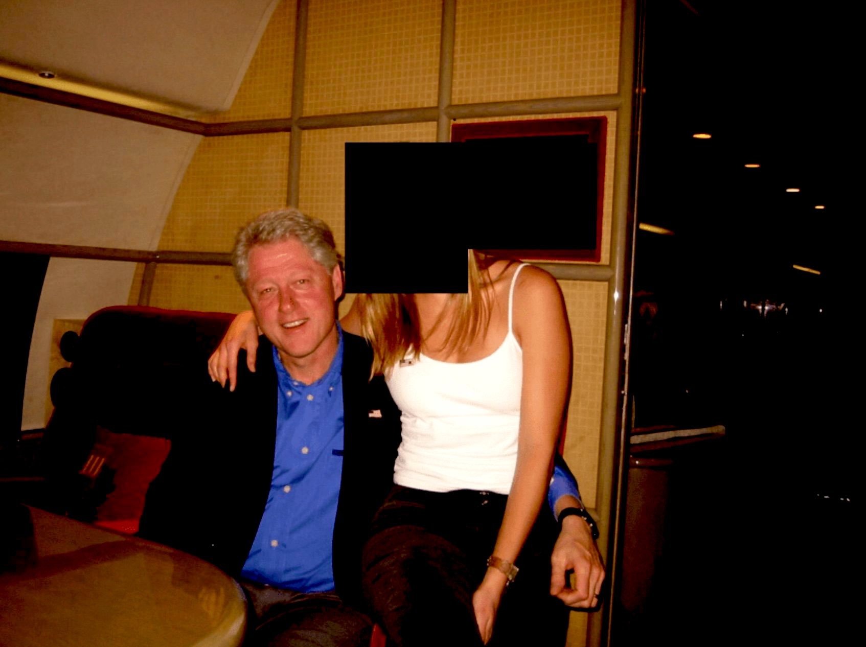 克林顿的口碑真是一如既往的稳啊！这么多年，每次扫黄都有他 