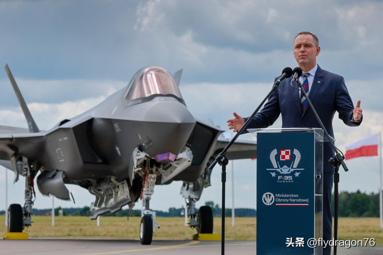 🇵🇱🇺🇸 波兰计划将其F-35隐形战斗机机队规模翻倍。

在接收首批F-