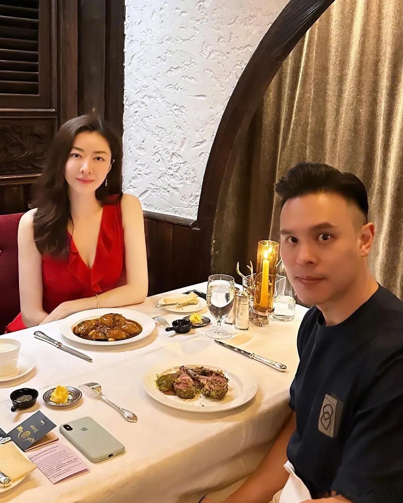这个男人是谁？还以为一直喜欢郭富城呢