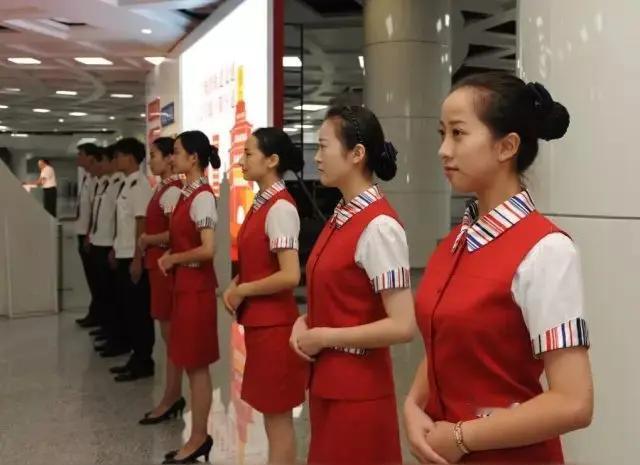 身高外形不差、大学毕业没稳定工作？高铁乘务员，18个铁路局36个客运段任你选！