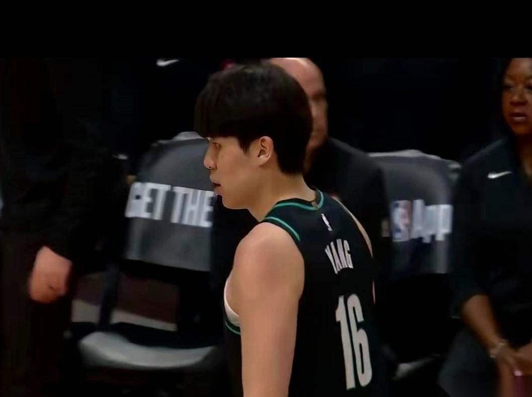 输球后，队友第一个跳出来，对着镜头说你不行。
这比被绝杀还让人寒心。
说你打得不