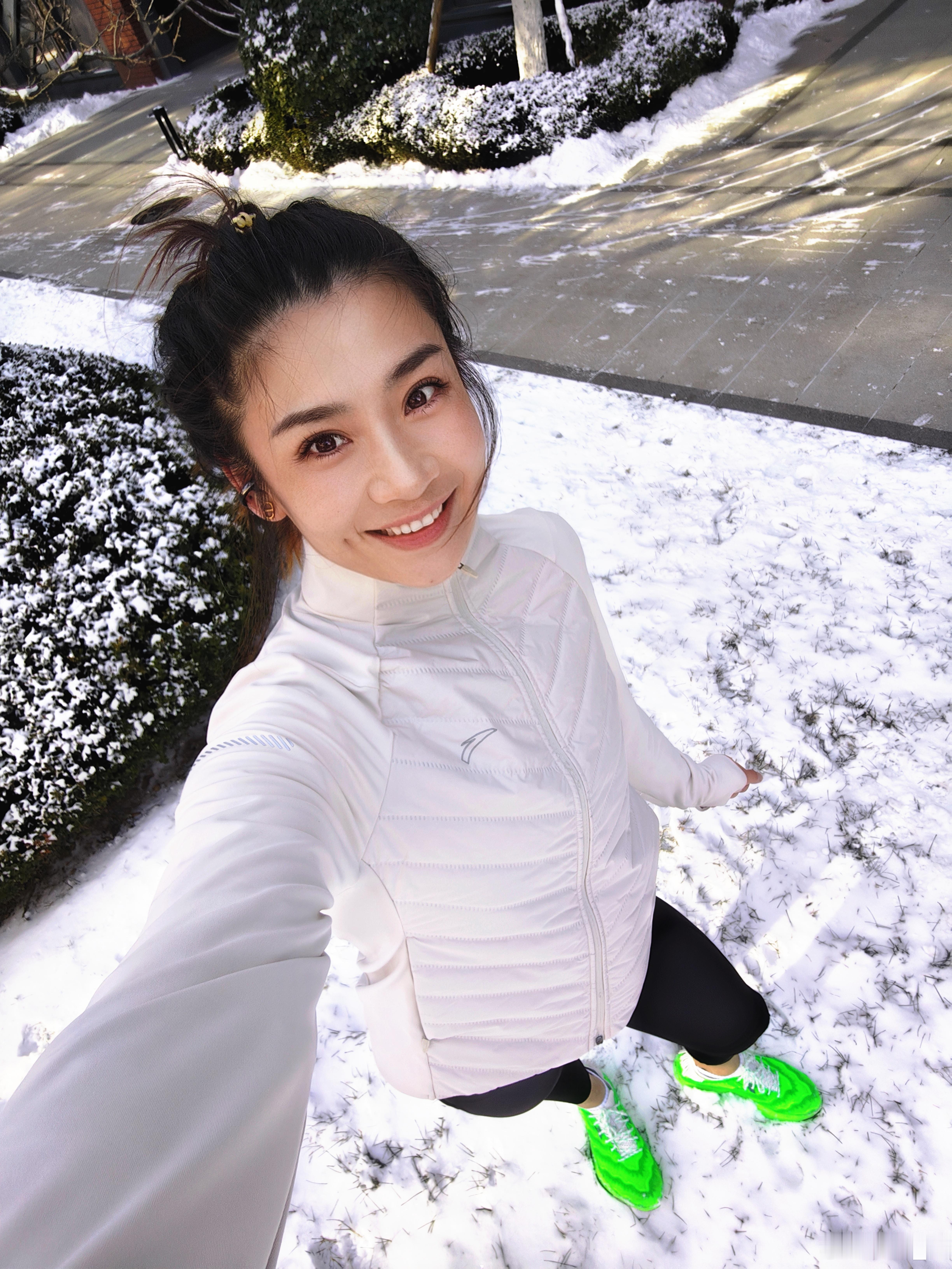 前两天刚入了踏子C家族新配色点睛出狮 的G9，本来是广马的特别款，我寻思着怎么中