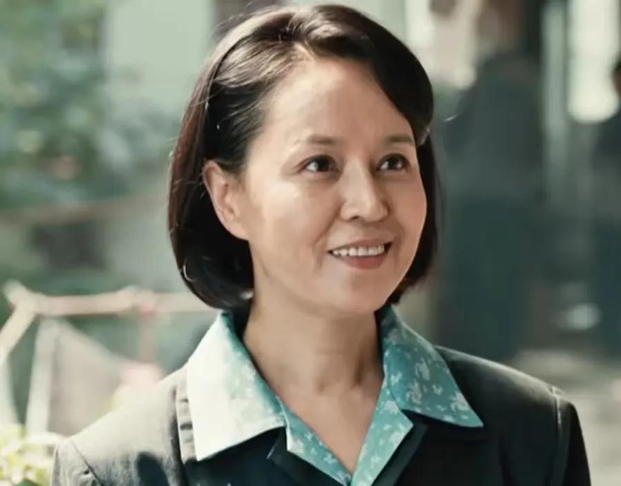 《依依向北风》赵致和这个选角真的太准确了，乔正君的妈妈，本身也是一个会计，在乔正