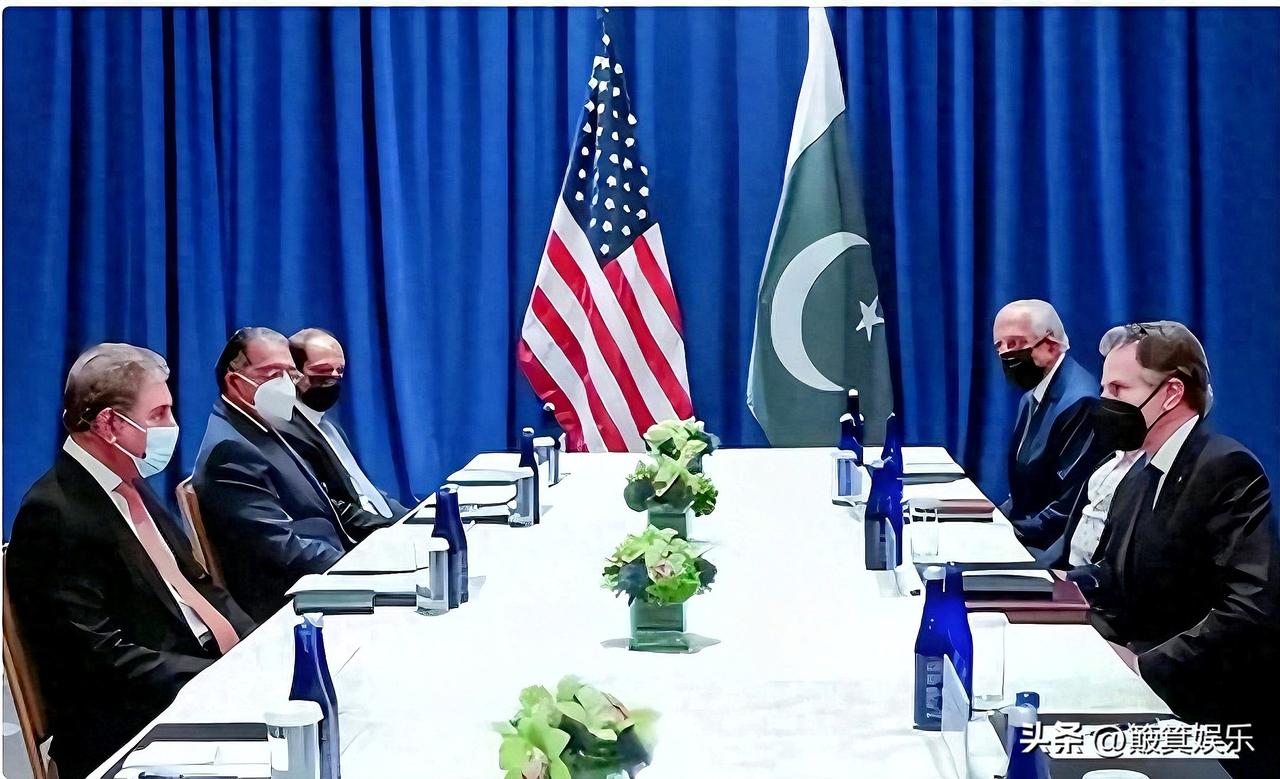 巴基斯坦为啥能当美伊谈判的"和事佬"？这事儿说来挺有意思：

你想啊，现在中东那