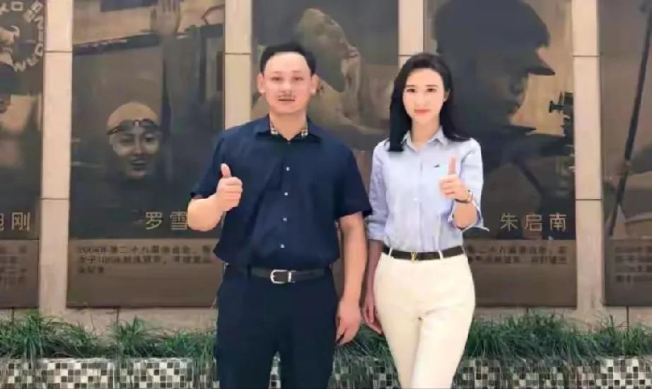 人生赢家占旭刚，太牛啦！他是两届奥运举重冠军，亚特兰大奥运会打破三项世界纪录夺冠