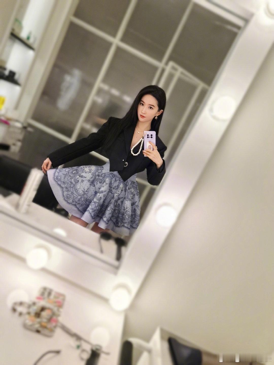 #到底是谁在替我见刘亦菲#刘亦菲每次都是美的很轻松的，带来了很多精彩好看的角色，