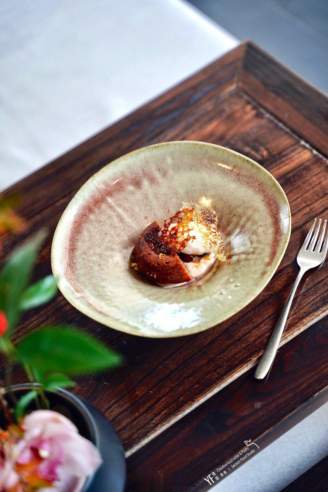 素云轻剪的暖冬，阳光柔美，午后光景适合三两好友围炉品茶，也值得自己独享甜点，各抒