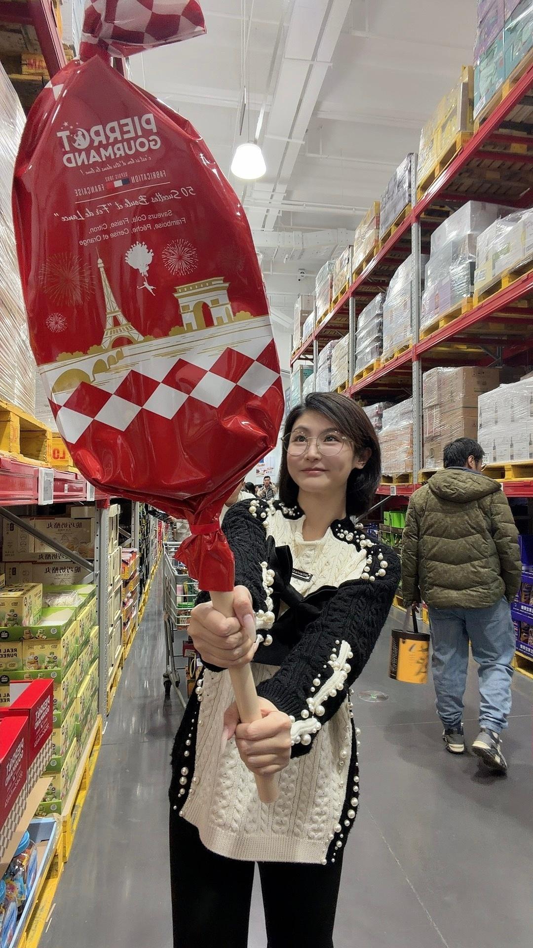 发现了新年款超大棒棒糖🍭！！再一看配料表，简直是0天然，纯添加…… 